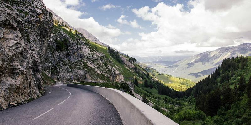 女性旅行穿搭全场景攻略：从高原徒步到海滨度假，兼顾功能性与出片率
