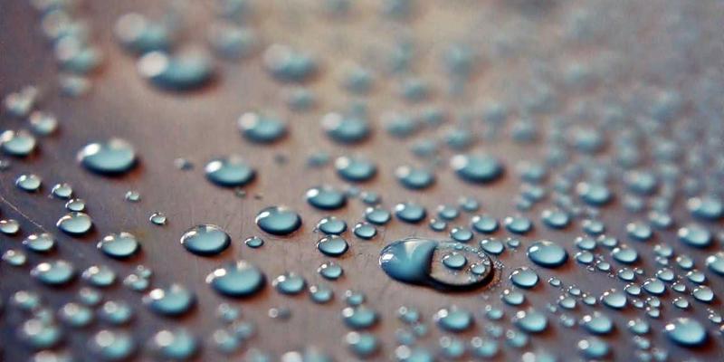 时尚编辑的行李箱密码：7天商务旅行，如何用10件单品穿出高级感与护肤智慧