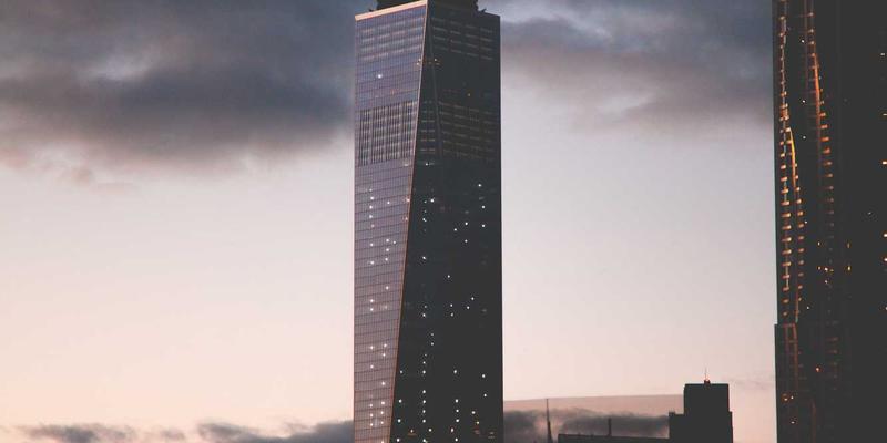 高效又优雅：职场女性如何用“胶囊衣橱”打造简约高级的通勤形象